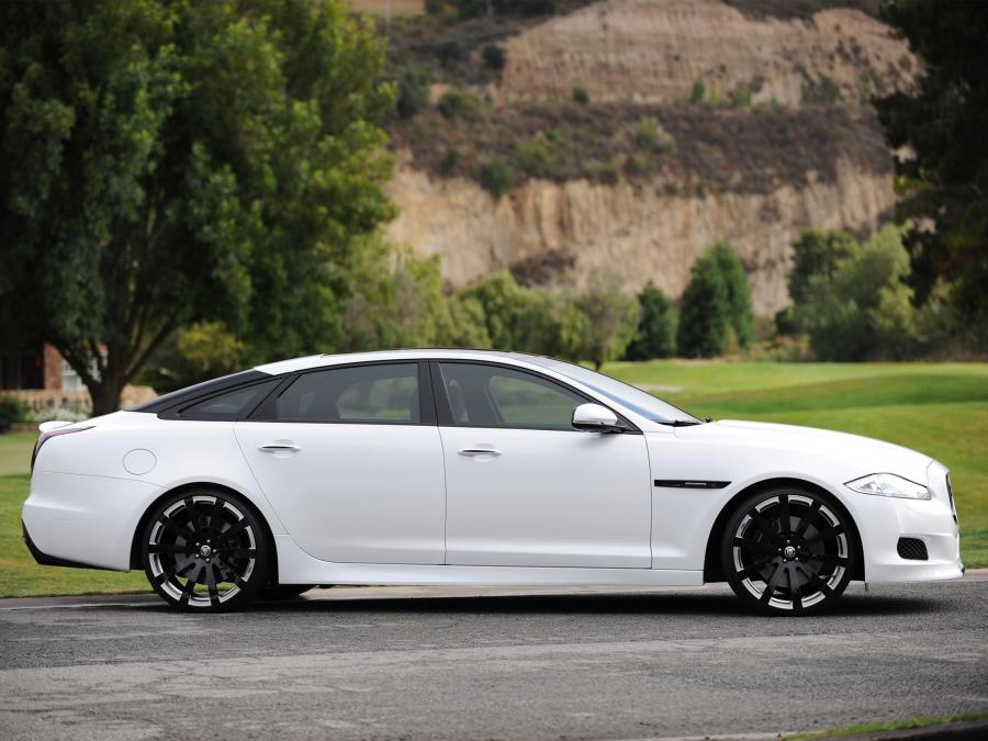  Jaguar XJ75 Platinum Concept 2010 года  (фото 22 из 26)